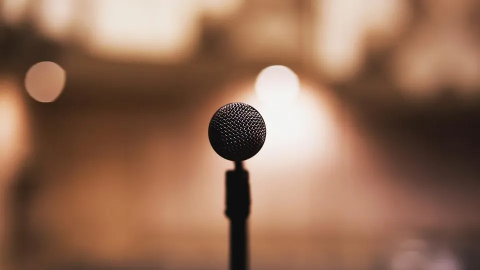 كيف تجهّز صوتك قبل التسجيل؟ عادات بسيطة تفرق في النتيجة